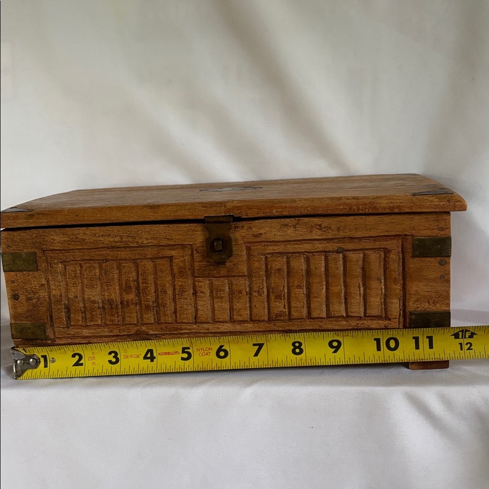 VINTAGE COLLECTIBLE HANDMADE SOLID WOODEN JEWELRY KEEPSAKE BOX - Picture 14 of 16